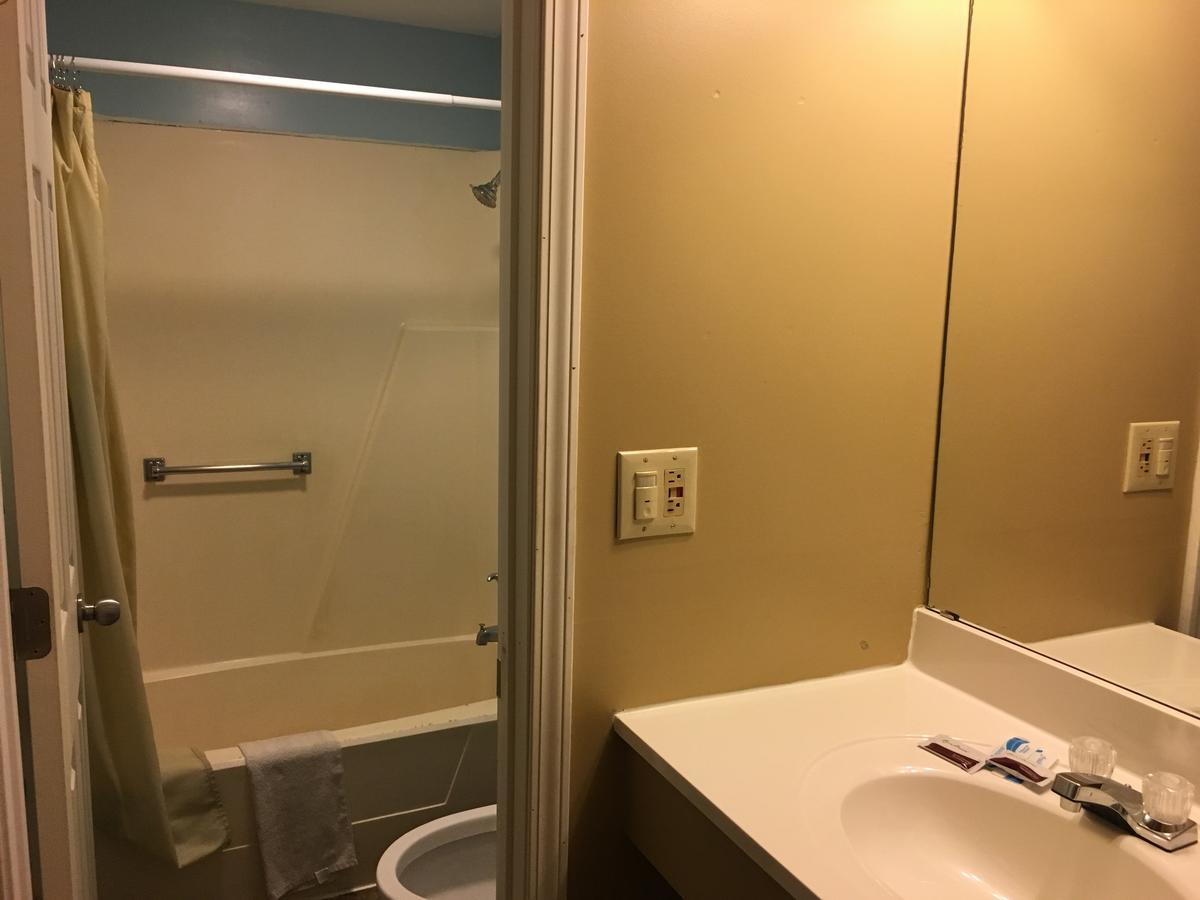 Crown Inn Толедо Экстерьер фото